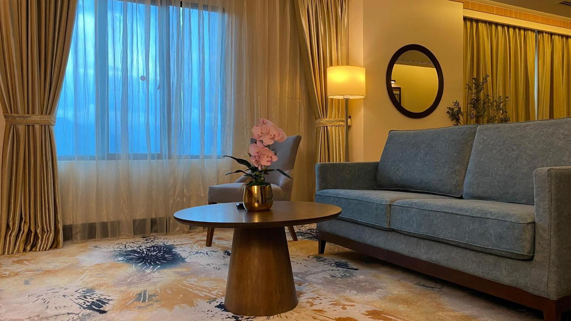 Premiere Executive Suite Complimentary Preferred